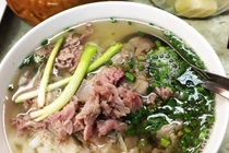 Tour ẩm thực từ sáng đến tối quanh phố Nguyễn Hữu Huân