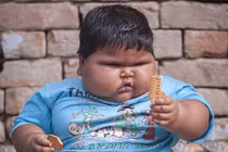 Bé gái 10 tháng tuổi nặng 19kg