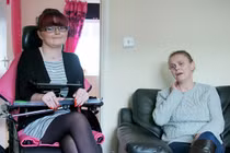 Bệnh nhân liệt toàn thân do bác sĩ quên rút ống gây mê