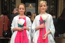 Tử vong vì vô tình thắt cổ bằng dây áo choàng 