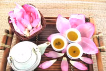 Cách ướp và pha trà sen ngon đúng kiểu Tây Hồ