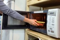 Những loại thực phẩm cấm kị cho vào lò vi sóng