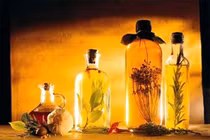 Những loại tinh dầu dưỡng da mụn, da nhờn cực tốt