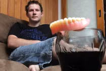 Thanh niên 25 tuổi rụng sạch răng vì uống Coca-cola