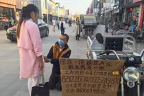 Xót xa cô gái bán cái ôm cứu bạn trai ung thư