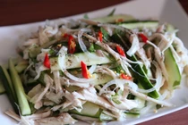 Cách làm nộm gà xé phay chỉ trong 7 bước