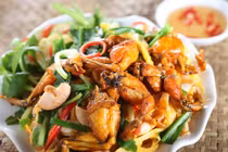 Vào bếp cuối tuần: Ếch xào sả ớt đậm đà ngày mưa