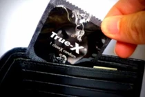 Những cách dùng bao cao su ngốc nghếch mà đàn ông vẫn làm