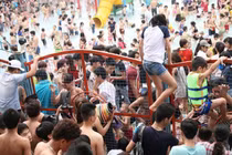 Chen nhau ở công viên nước, dễ mắc nhiều bệnh hãi hùng