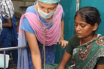 Bé trai kỳ lạ "tự bốc cháy"