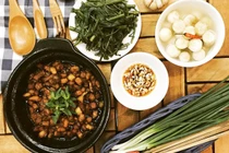 Trổ tài nấu đủ món ngon như ca sĩ Bích Phương