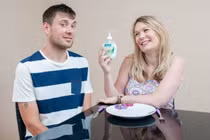 Kỳ quặc bà mẹ mang thai không ngừng ăn xà phòng