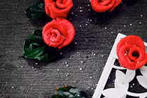 Tự tay làm bánh hoa hồng tặng bạn gái nhân ngày 8/3