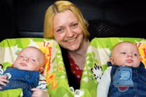 Bị "rút" máu từ trong bụng mẹ, vẫn sống sót diệu kỳ