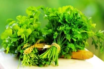 Rau mùi tây chữa bệnh ung thư và tim mạch cực tốt