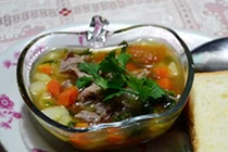 Súp thịt bò rau củ giàu dưỡng chất cho bữa sáng 