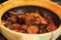 Món cá kho chuối xanh cho ngày mát mẻ 