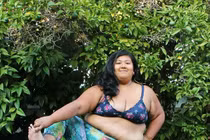 Ảnh sốc cô gái béo phì tập những động tác yoga cực khó