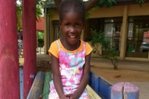 Cô bé sống sót kỳ lạ với nửa quả thận