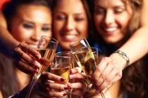 12 bí kíp để luôn tỏa sáng trong tiệc tối 