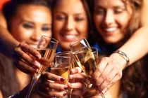 12 bí kíp để luôn tỏa sáng trong tiệc tối 