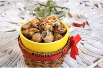 Đổi món với ốc hương xào tỏi ớt