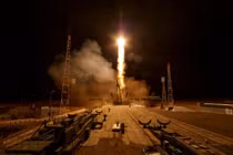 Video: Khoảnh khắc tàu vũ trụ Soyuz Nga rời bệ phóng trong đêm