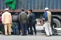 Video: Chuyện gì đã xảy ra vụ đôi nam nữ đi SH bị container cán