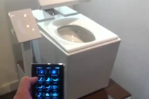 Video: Bồn cầu thông minh có gì mà được "hét" giá trăm triệu? 