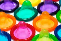 Mỹ: Cửa hàng bán bao cao su bị kiện vì làm tắc cống