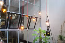 Video: Cận cảnh quán cà phê "độc" nhất Hà Nội làm từ đồ tái chế