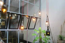 Video: Cận cảnh quán cà phê "độc" nhất Hà Nội làm từ đồ tái chế