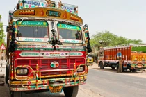 Video: Nghệ thuật trang trí xe tải giá hàng trăm triệu đồng ở Pakistan