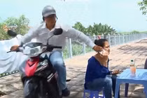 Video: Pha cướp điện thoại nhanh như chớp khiến nạn nhân ngơ ngác