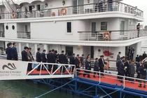 Ảnh: Du thuyền đưa đoàn lãnh đạo cấp cao Triều Tiên tham quan Vịnh Hạ Long