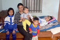 Ước muốn giản dị của 4 đứa trẻ có bố bị liệt vì TNGT