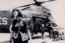 Loạt ảnh hiếm chiến tranh Việt Nam chụp giữa bom rơi đạn lạc