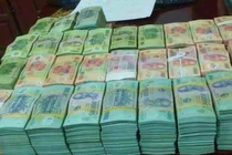 Bộ 3 con giáp chuẩn bị rủ nhau mua xe chở tiền, của cái xếp thành núi