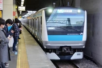 Video: Lý do bất ngờ đằng sau ánh đèn xanh tại ga tàu Nhật Bản