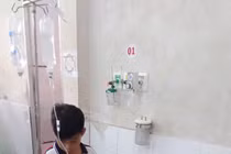 45 học sinh tiểu học nhập viện sau khi xúc miệng ​Fluor ngừa sâu răng