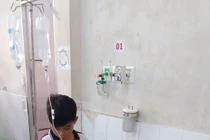 45 học sinh tiểu học nhập viện sau khi xúc miệng ​Fluor ngừa sâu răng