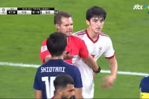 Video: Tiền đạo Iran suýt no đòn vì tát cầu thủ Nhật Bản