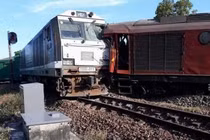 Video: Hai tàu hỏa đâm nhau, lái tàu thiệt mạng, 8 người bị thương