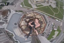 Video: Thót tim với màn múa cột tử "tử thần" của cô gái người Nga