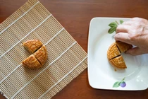 Ăn liền 3 chiếc bánh Trung thu, người phụ nữ bị tiểu đường hôn mê