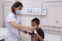 Con nguy kịch vì cha mẹ cho uống thuốc nam trị bệnh thận