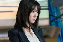 Choáng váng phát hiện bố chồng khóc trước cửa phòng giúp việc 