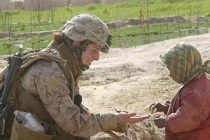 Nữ thủy quân lục chiến Mỹ dũng mãnh như nam giới