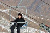 Kim Jong-un ngồi cáp treo, mừng năm mới tại khu trượt tuyết