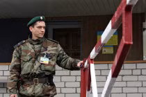 Ukraine đóng cửa biên giới, bỏ rơi binh sĩ tại Crimea